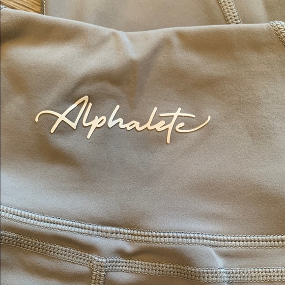 Alphalete Pulse Surge leggings in silver sky colour - Picture 2 of 4